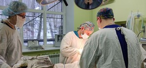 Львівські лікарі врятували 2-річну дівчинку, яка наковталася магнітів