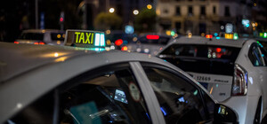 На Воскресенке к девушке приехал пьяный таксист, которого она сдала полиции