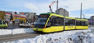Пасажири львівських трамваїв самостійно відчинятимуть двері вагонів