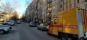 На Караваєвих дачах киянка знайшла на балконі тіло матері, залите бетоном