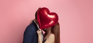 На День святого Валентина одессит украл шарики-сердца и стал героем соцсетей (видео)