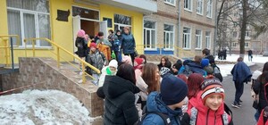 Ищут взрывчатку: на Новых домах эвакуировали школу