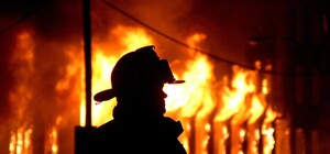 В Днепре подожгли дом, где находилась семья с 3-летним ребенком (видео)