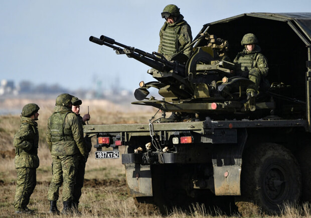 На кордон із Україною прибули ще 7 тисяч військових РФ. 