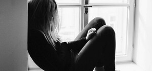 В Харькове 17-летняя девушка покончила с собой