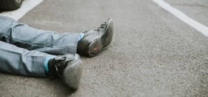 На трасі Дніпро – Ізварине збили на смерть чоловіка: водій втік