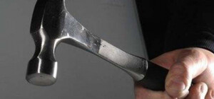 В центре Днепра мужчина молотком разбил голову вахтерше общежития