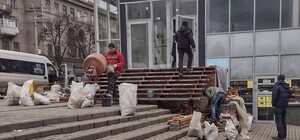 В Запорожье на Базарной строят пристройку к пристройке