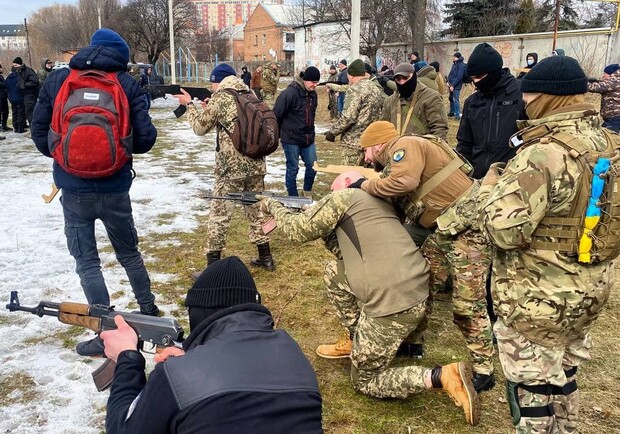 В Харькове больше 800 человек пришли на учения Штаба обороны. 