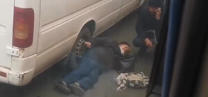 В Днепре на проспекте Нигояна женщина попала под колеса маршрутки (видео)