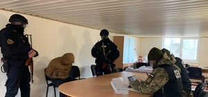 Возле границ с Россией СБУ-шники задержали более 150 человек и забрали оружие