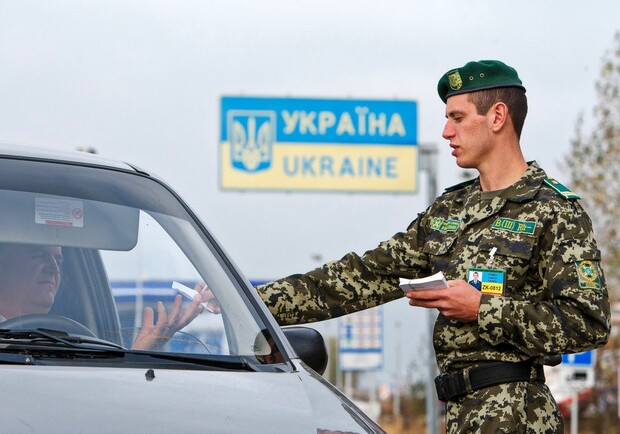 МЗС рекомендує українцям негайно залишити територію Росії. 