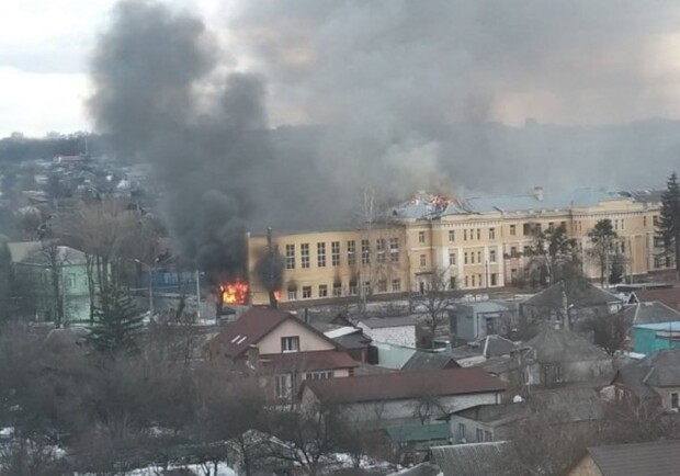 У  Харкові горить школа №134 — викурюють окупантів. Фото: Depo.Харків