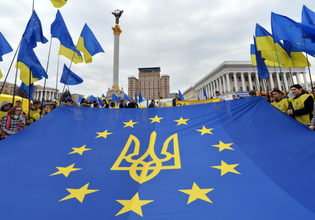 Украина подает заявку на вступление в ЕС по специальной процедуре. 