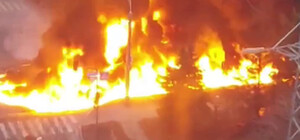 На Одесской сильный пожар — взорвали бензовоз (видео)