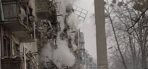 В Харькове сбит российский самолет, сбросивший бомбы на жилой дом, больницу и завод на Новой Баварии