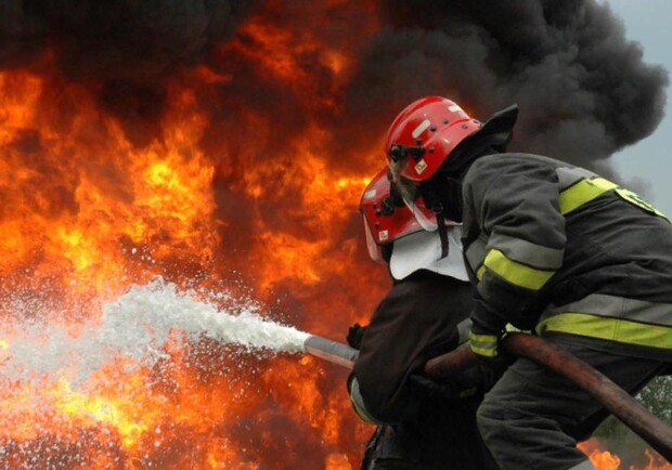 На Салтовке оккупанты обстреляли рынок — масштабный пожар, есть погибшие и раненые. Фото:proektoria.online