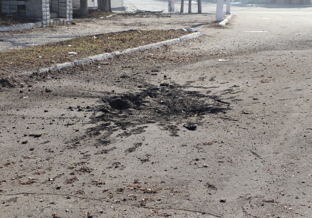 Российский беспилотник сбросил бомбу на центр Дергачей — есть погибший и раненый. 