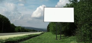 В Украине незаконно установленные билборды пойдут на помощь ВСУ