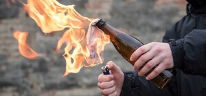 Підліток під час тривоги кинув пляшку з горючою сумішшю у бомбосховище