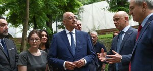 Глава МИД Греции возглавит миссию гуманитарной помощи в Одессе (обновлено)