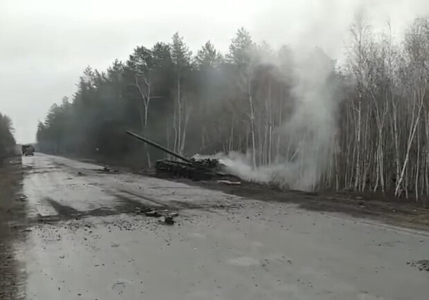 Біля Ізюма знищили російські танки, які проривалися на Барвінкове (відео). 