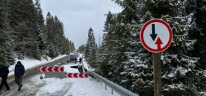 Через провалля на трасі Львів-Самбір обмежили рух транспорту