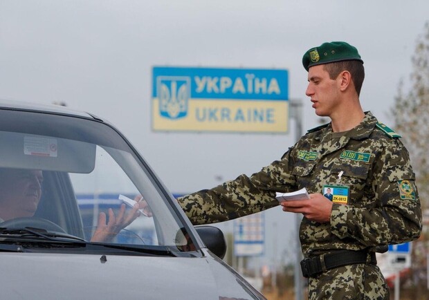 Мужчин, покинувших Украину без разрешения, будут вылавливать на обратном пути. 