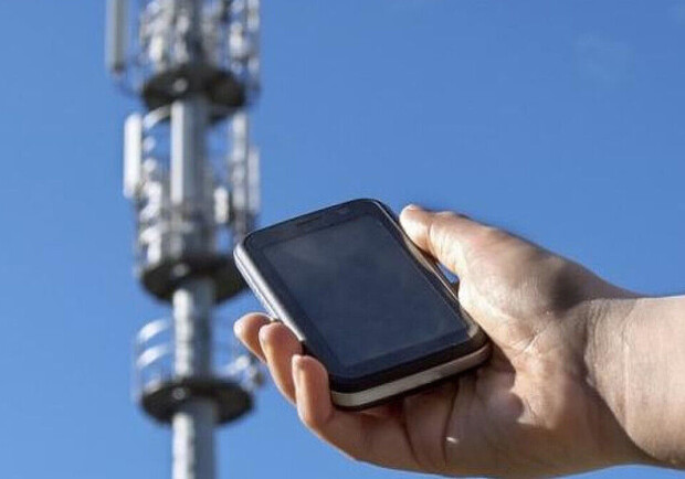 Оккупанты в Харьковской области устанавливают связь российского мобильного оператора "Мегафон". 