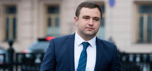 Депутата партии 