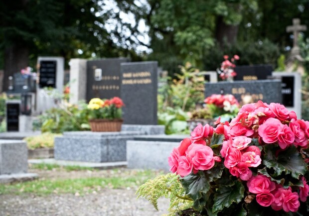 Харків'ян закликають не відвідувати кладовища під час свят. 