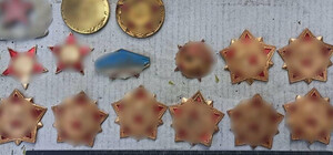 На Староконке женщина продавала символику СССР: ее задержали