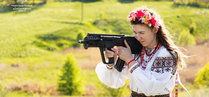 В вышиванках с автоматами: патрульных Днепра запечатлели в аутентичных образах