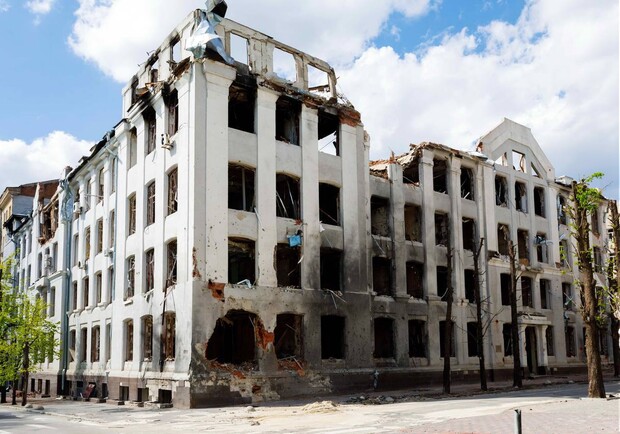 Зруйнований корпус ХНУ імені Каразіна чекає на масштабну реконструкцію, — Терехов. 