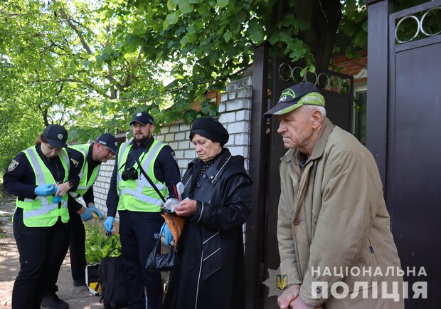 Под Харьковом родители 15 км несли в мешках тело сына, убитого русскими военными. 