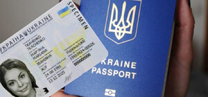Тепер українці можуть одночасно оформити ID-карту та закордонний паспорт