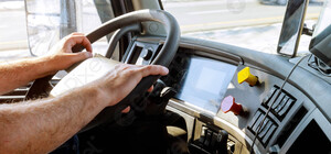 На зарплату у 20 000 гривень: у Безлюдівці шукають водія вантажного автомобіля