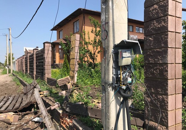 У сотні будинків Київського району відновлять електропостачання. 