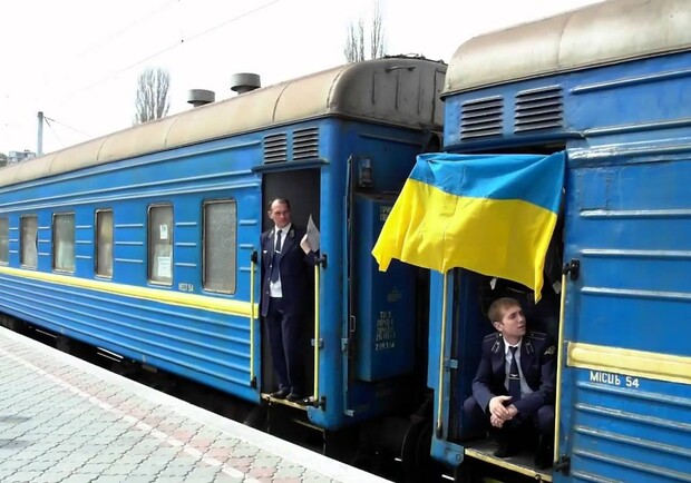 Три харьковских поезда задерживаются из-за взрывов во Львовской области. 
