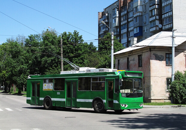 В Харькове запустят еще два автобуса, один троллейбус отменят. 