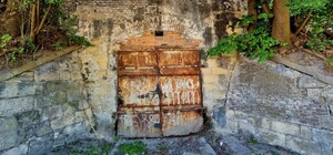 Що заховано за старою брамою біля Високого Замку – відео