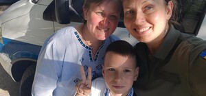 У Дніпрі хлопчик продає свої іграшки, щоб допомогти військовим