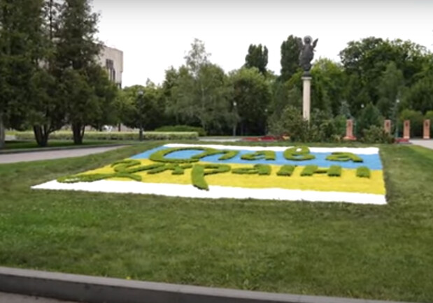 В Харькове высадили новую клумбу (видео). 