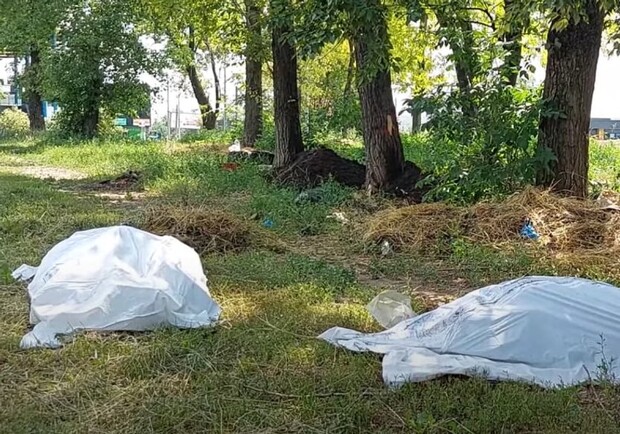 В Харькове откопали тела двух русских военных. 