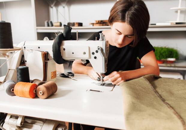 Безработным харьковчанам предлагают бесплатное обучение швейному делу с трудоустройством. 