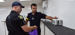 В Днепре закрыли киоск, где незаконно продавали алкоголь и табак