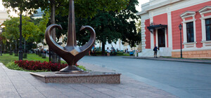 Создатель логотипа Одессы Артемий Лебедев забрался на крышу Запорожской АЭС