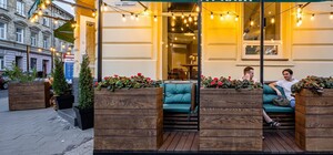 На Пекарській у Львові відкрили нову кав’ярню з інстаграмними десертами 