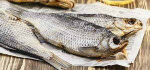 Купив в'яленого карася на Холодногірському ринку і захворів на ботулізм: фірму, що торгувала рибою, закрили