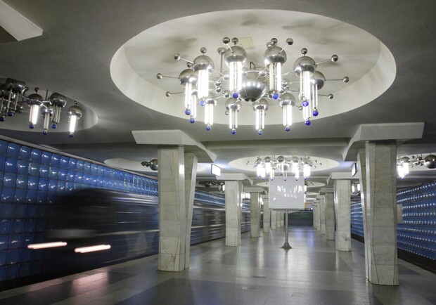 У Харкові через обстріли зупиняли рух поїздів Салтівською лінією метро. 